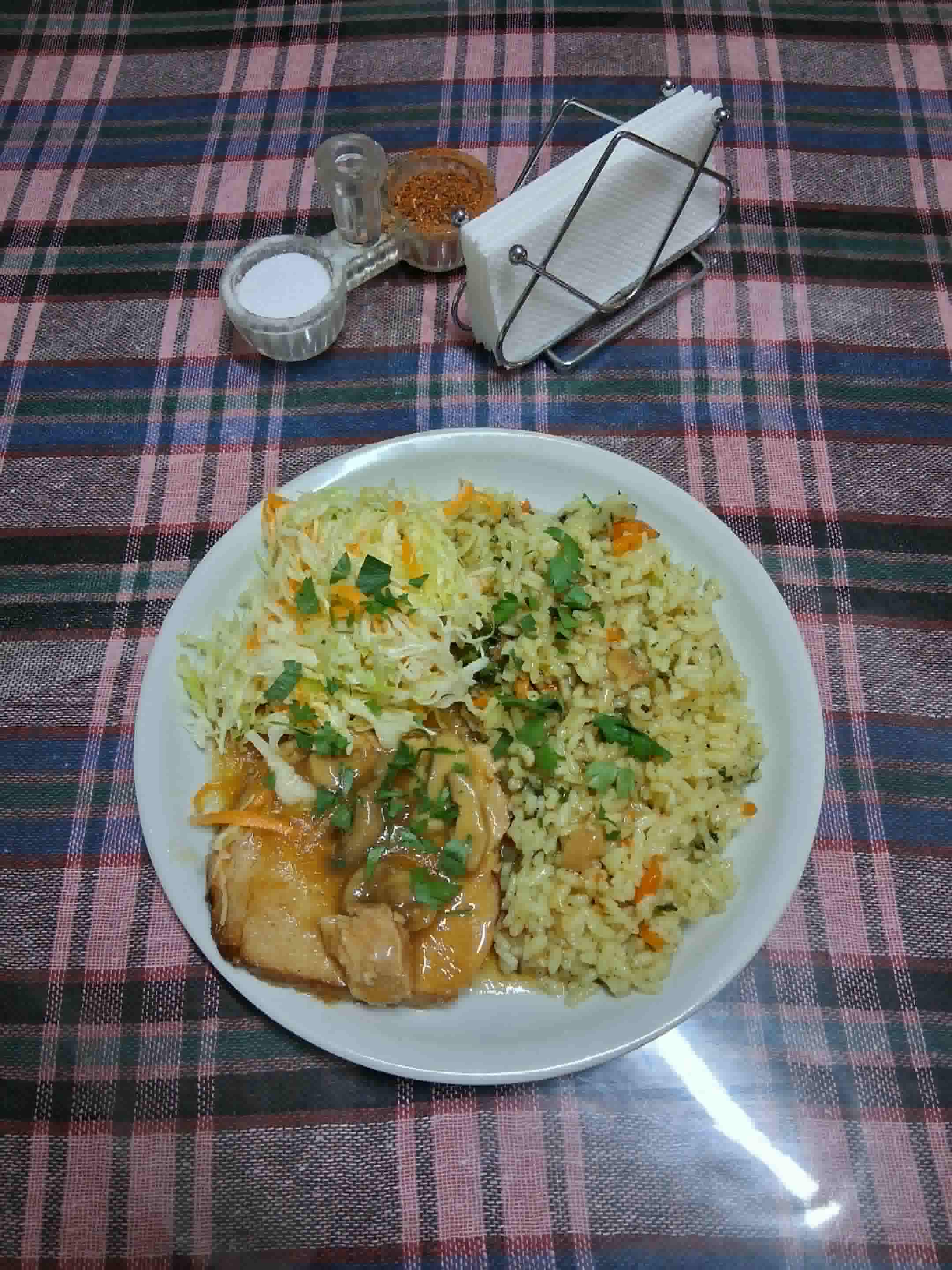 Пилешко со ориз и зеленчук